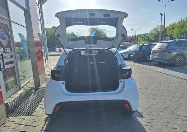 Toyota Yaris cena 82900 przebieg: 22725, rok produkcji 2022 z Podkowa Leśna małe 596